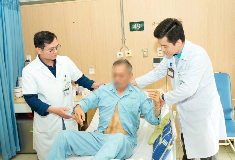 Nghẹt thở giành sự sống từ thảm họa ngoại khoa nguy hiểm nhất- Ảnh 2.