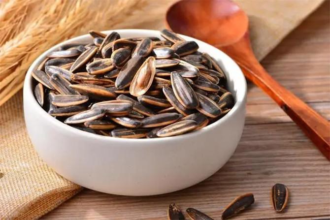 Ba loại hạt là khắc tinh của người cao tuổi- Ảnh 1.