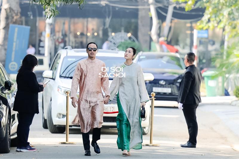 Tăng Thanh Hà nắm chặt tay Louis Nguyễn lộ diện tại đám cưới em gái, visual đỉnh như bìa tạp chí- Ảnh 4.