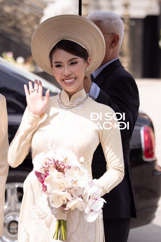 Cô dâu Tiên Nguyễn đẹp miễn chê bên chồng gốc Dubai, soi cận 2 chiếc vòng trên cổ mà loá cả mắt- Ảnh 1.
