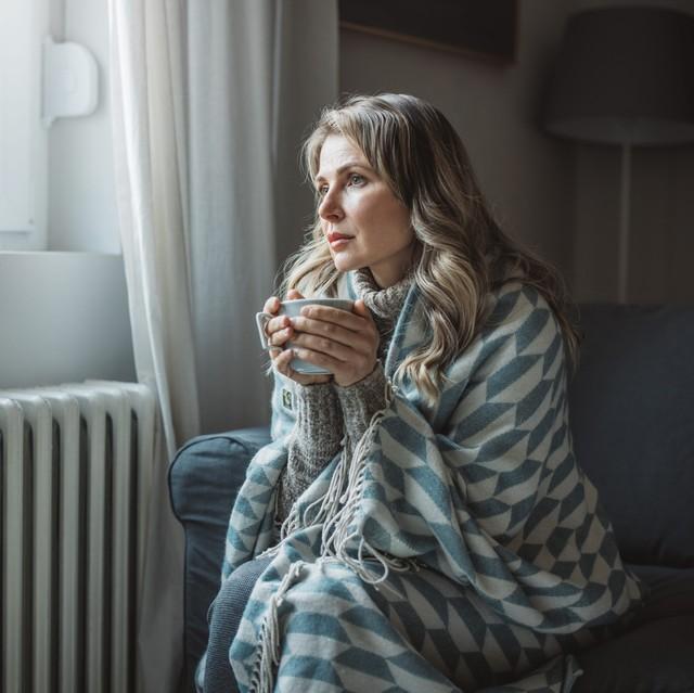 Cứ đổ lỗi cho stress, ai ngờ nguyên nhân mệt mỏi, da xấu, tóc rụng là do thiếu dưỡng chất này: 8 dấu hiệu phụ nữ rất dễ gặp- Ảnh 5.