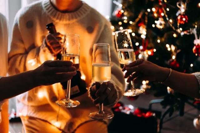 Sau một đêm Noel vui quá chén, điều cơ thể thật sự cần không phải là "xông hơi" - nhiều người vẫn đang làm sai- Ảnh 1.