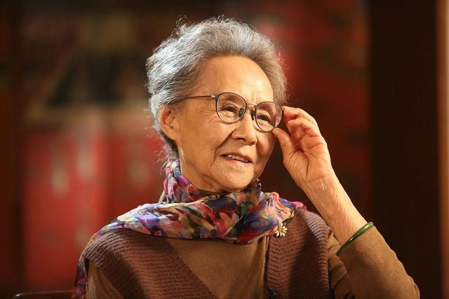 Mỹ nhân Tây Du Ký 87 tuổi vẫn có dáng đi nhanh nhẹn, dung nhan tươi tắn - cả đời không ngừng làm 1 việc để trẻ trung- Ảnh 8.