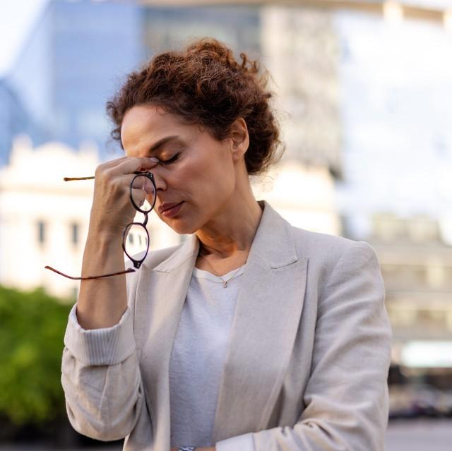 Cứ đổ lỗi cho stress, ai ngờ nguyên nhân mệt mỏi, da xấu, tóc rụng là do thiếu dưỡng chất này: 8 dấu hiệu phụ nữ rất dễ gặp- Ảnh 6.