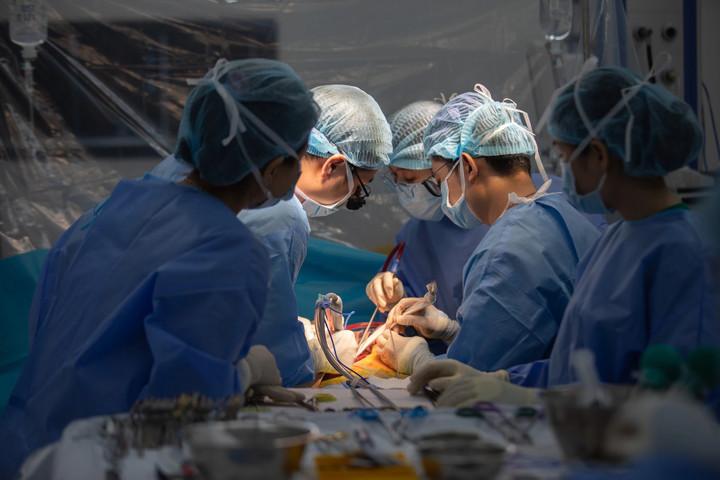Xuyên đêm ghép gan cứu bệnh nhân hôn mê sâu- Ảnh 1.
