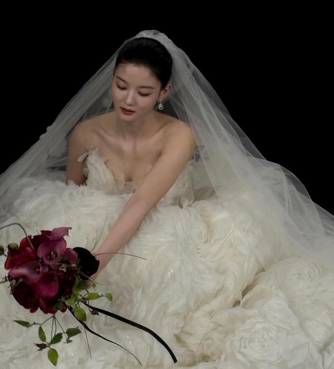 Kim Yoo Jung cưới lần nào gây bão mạng lần đó- Ảnh 4.