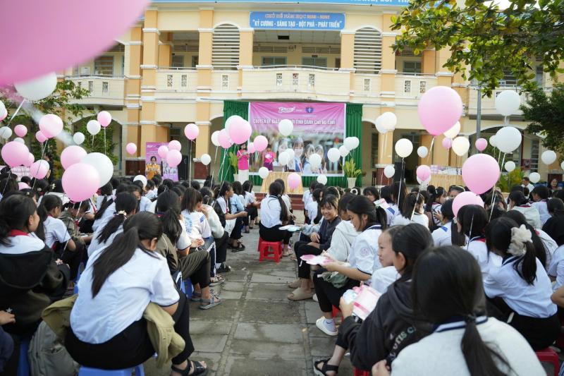 Hơn 8.000 nữ sinh được trang bị kỹ năng sức khỏe sinh sản, phòng chống xâm hại- Ảnh 1.