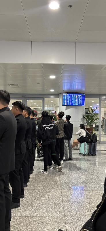 T1 chính thức đổ bộ Việt Nam: Faker gây sốt với khoảnh khắc siêu đáng yêu- Ảnh 3.
