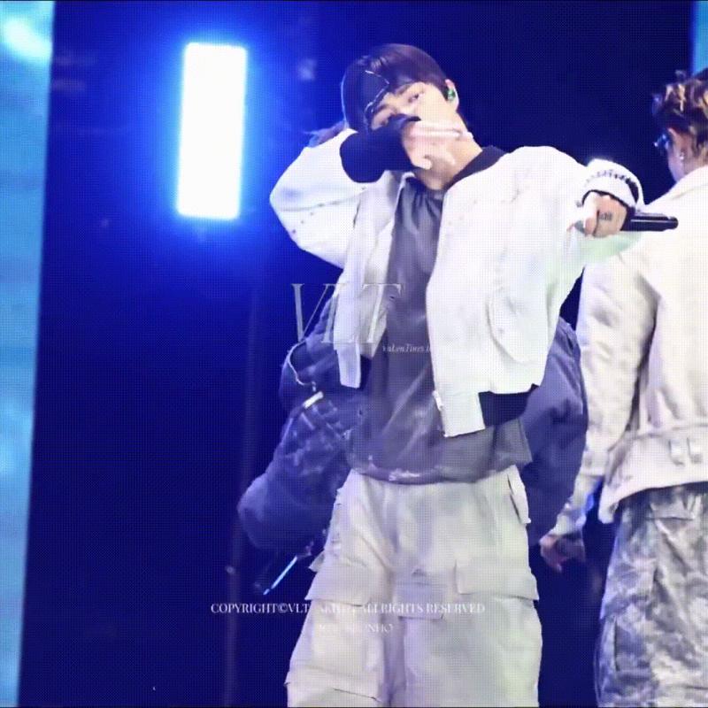 Tân binh hot nhất hiện nay “cướp hit” BTS- Ảnh 1.
