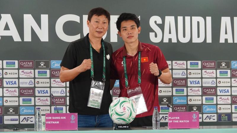 HLV Kim Sang-sik ăn sáng với Phở kèm kim chi- Ảnh 2.