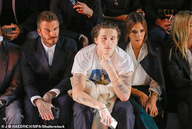 Năm mới hận cũ: Cậu cả nhà Beckham bị các em ruột 