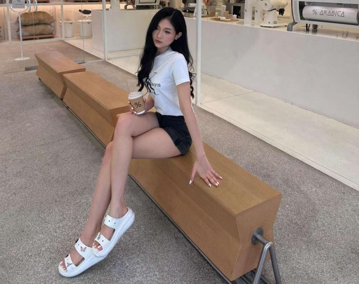 Lan truyền loạt ảnh thủ môn hotboy U23 Việt Nam Trần Trung Kiên tình tứ bên bạn gái tin đồn, visual 