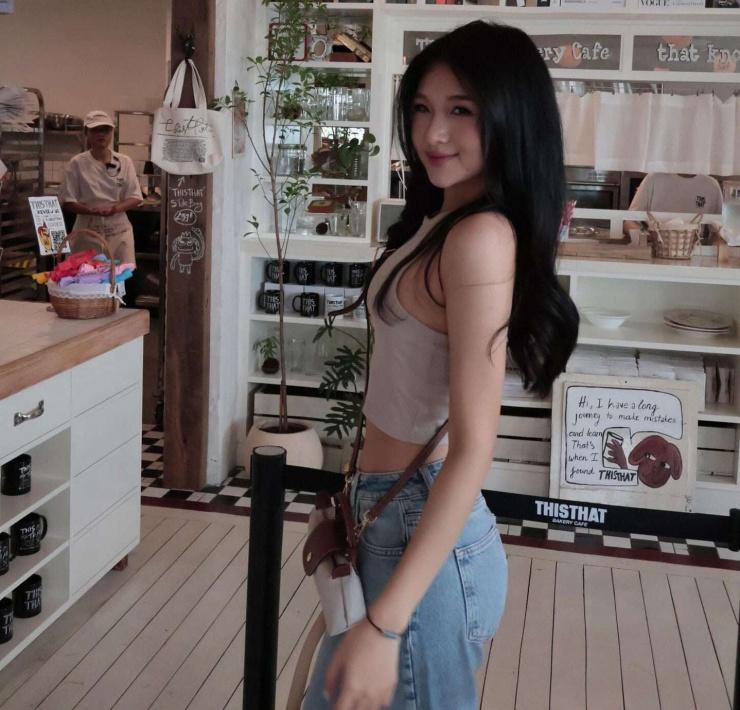 Lan truyền loạt ảnh thủ môn hotboy U23 Việt Nam Trần Trung Kiên tình tứ bên bạn gái tin đồn, visual 