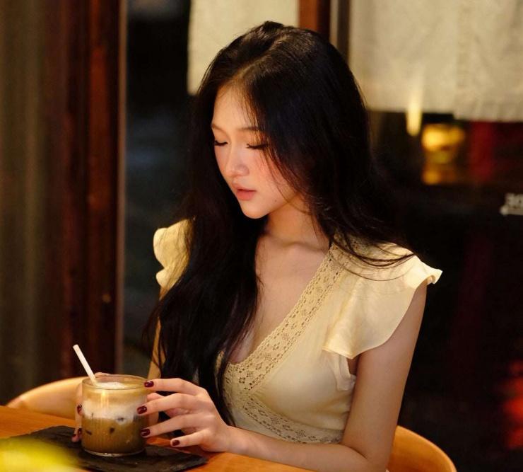 Lan truyền loạt ảnh thủ môn hotboy U23 Việt Nam Trần Trung Kiên tình tứ bên bạn gái tin đồn, visual 