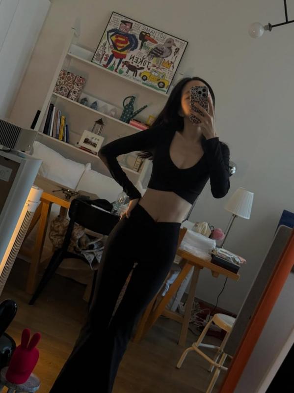 "Nữ hoàng legging" Hàn Quốc duy trì eo thon bụng phẳng bằng 1 loại nước- Ảnh 1.