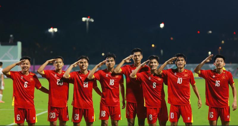 Nổi da gà khoảnh khắc Lê Văn Thuận U23 Việt Nam "xé lưới" Kyrgyzstan, Lamine Yamal Thanh Hoá chất lừ!- Ảnh 5.