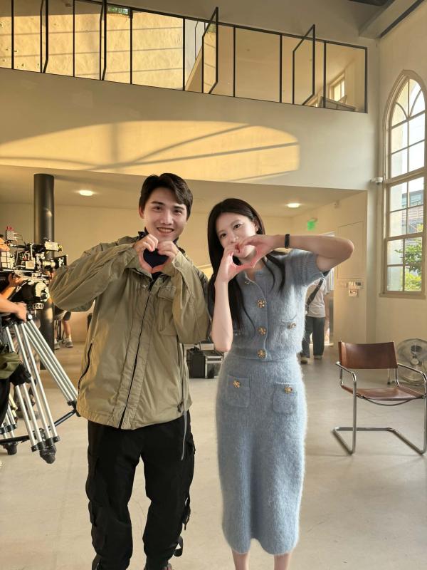 Ra mà xem diễn viên Việt đóng phim cùng Kim Seon Ho, khoe ảnh nét căng với Go Youn Jung mà ghen nổ mắt- Ảnh 7.