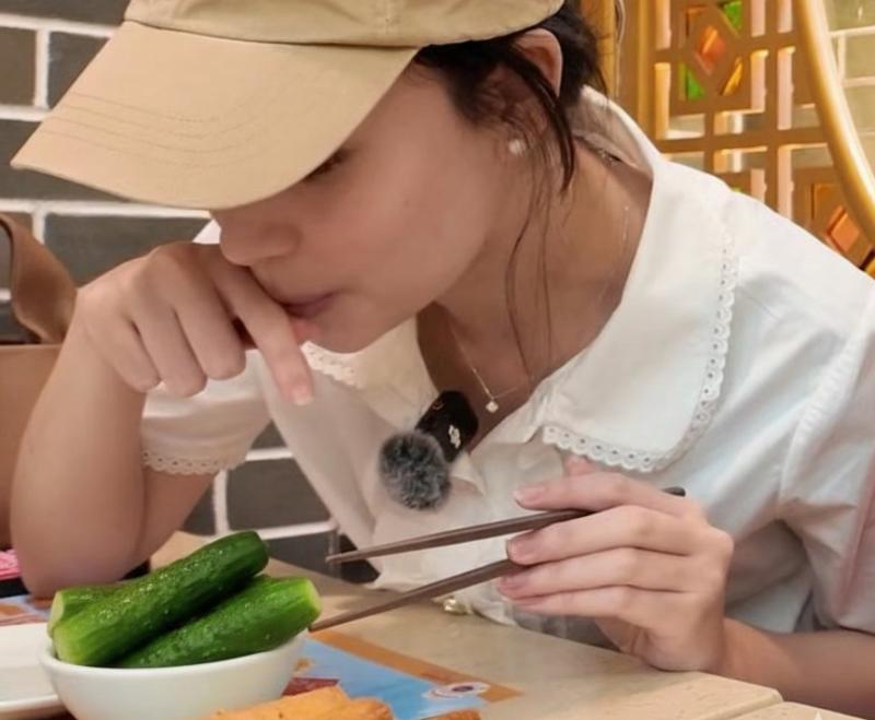 Sống đến tầm tuổi này tôi mới biết, cùng là dưa chuột nhưng ăn theo kiểu này của Nhật mỡ thừa rủ nhau "cuốn gói"- Ảnh 1.