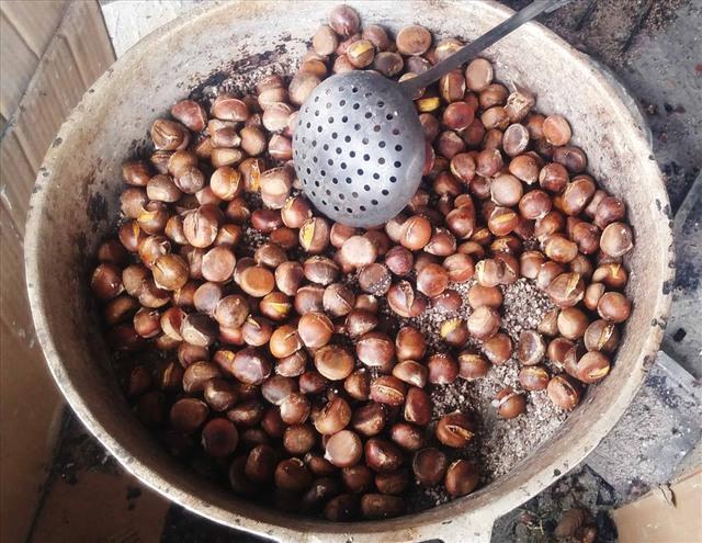 Hạt dẻ - món ăn cứu đói mùa đông hay “cái bẫy” sức khỏe? 3 nhóm người nên dừng lại- Ảnh 4.