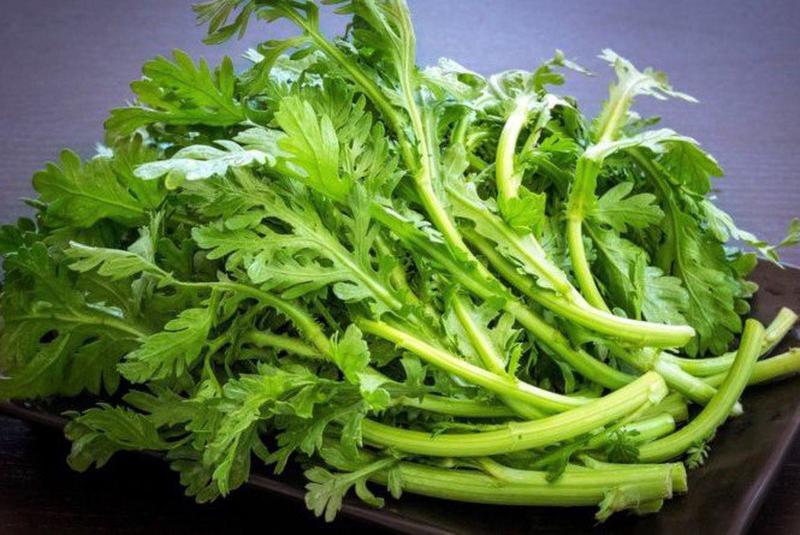Chợ Việt đang bán đầy loại rau người Trung Quốc ví là "rau Hoàng đế": Nấu kiểu này cả nhà cùng mê- Ảnh 1.