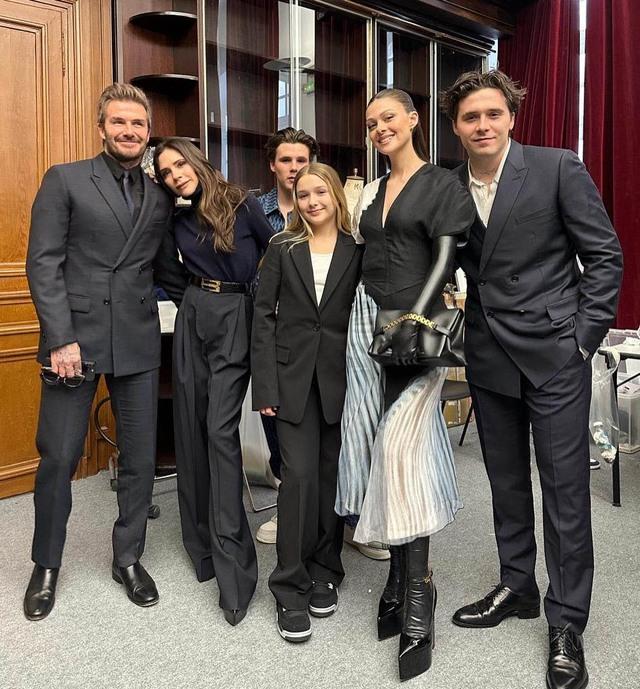 David Beckham - Victoria và vợ chồng con cả từng ấm áp thế này trước khi Brooklyn 
