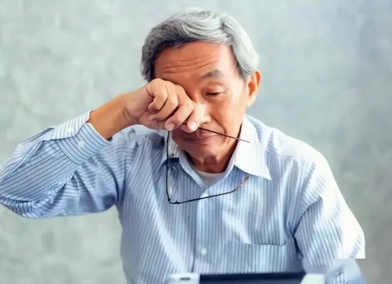 90% bệnh nhân nhồi máu não thường làm 3 việc này 3 ngày trước khi bị đột quỵ, rất có thể bạn đang làm việc thứ 2 ngay lúc này!- Ảnh 1.