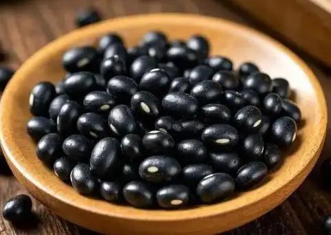 Người phụ nữ 40 tuổi uống nước đậu đen mỗi ngày để “thải độc”: 2 năm sau đi khám, bác sĩ nói một câu khiến ai cũng giật mình- Ảnh 2.