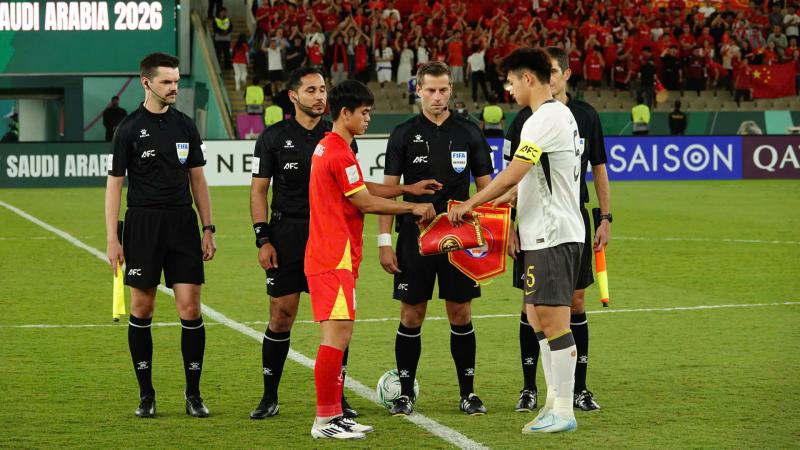Hiểu Minh chấn thương nặng bật khóc rời sân, HLV Kim Sang-sik lo ra mặt- Ảnh 9.