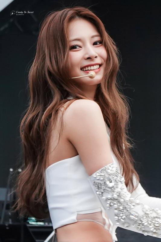 Mỹ nhân đẹp nhất thế giới 10 năm bị chê "bình hoa di động": Gây bão nhờ stage khoe vòng 1, được gỡ cấm sóng cả thành phố nức nở- Ảnh 6.