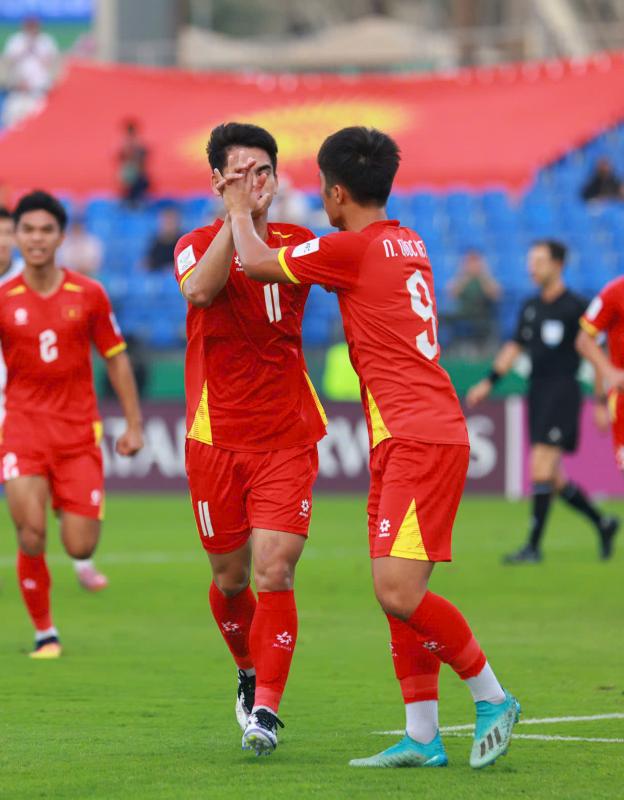 "Cái chân trái ma thuật" của Khuất Văn Khang khiến lưới U23 Kyrgyzstan rung lên bần bật- Ảnh 7.
