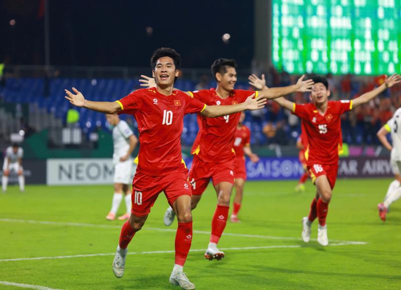 Nổi da gà khoảnh khắc Lê Văn Thuận U23 Việt Nam "xé lưới" Kyrgyzstan, Lamine Yamal Thanh Hoá chất lừ!- Ảnh 3.