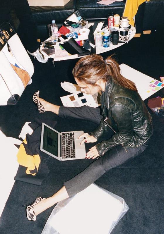 Victoria Beckham nghèo hơn đằng thông gia bao nhiêu mà bị con trai thẳng thừng tạt nước lạnh?- Ảnh 2.