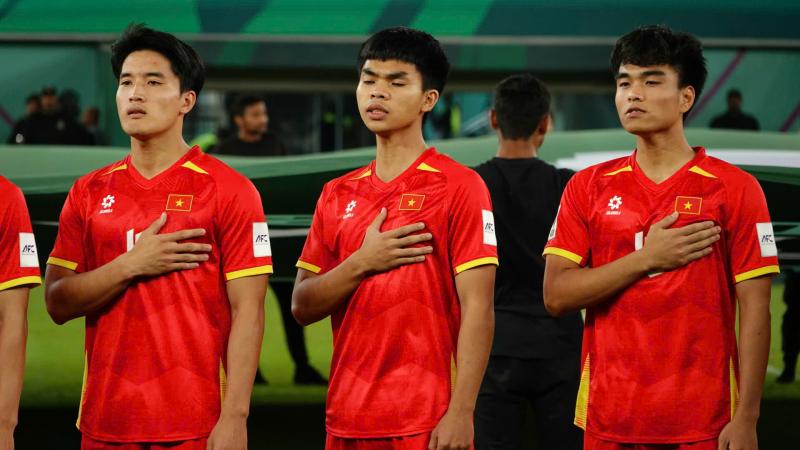 Hiểu Minh chấn thương nặng bật khóc rời sân, HLV Kim Sang-sik lo ra mặt- Ảnh 8.