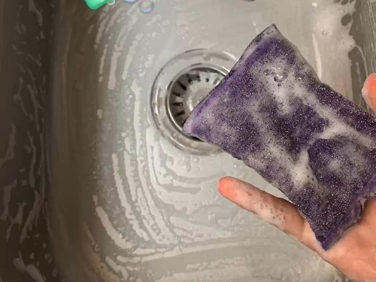 Kiểm tra nhà bếp và phòng tắm ngay! 10 thứ phải VỨT BỎ ngay cả khi chưa hỏng vì dễ chứa độc tố, vi khuẩn- Ảnh 1.