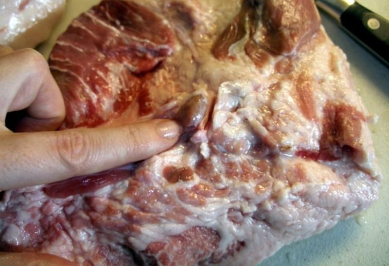 "3 nhớ 5 không" để nhận biết thịt lợn ngon, khác xa lợn bệnh, lợn chết- Ảnh 2.