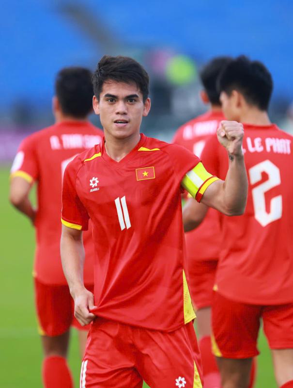"Cái chân trái ma thuật" của Khuất Văn Khang khiến lưới U23 Kyrgyzstan rung lên bần bật- Ảnh 2.