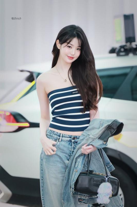 Đoạn video luộm thuộm của công chúa Kpop bị đào lại, tất cả vì combo dép lê và tất trắng?- Ảnh 1.