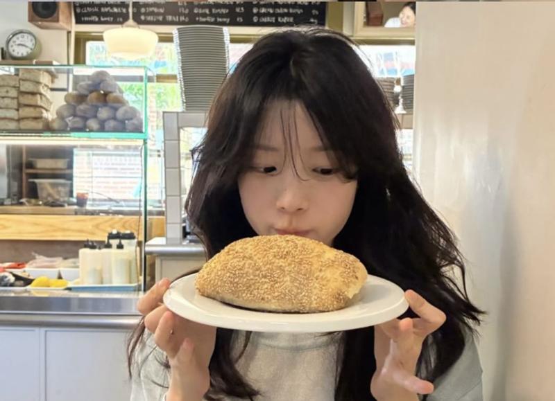 Bất kể nam hay nữ, ăn càng nhiều 5 món này tóc càng rụng "lả tả", hói lúc nào chẳng hay!- Ảnh 2.