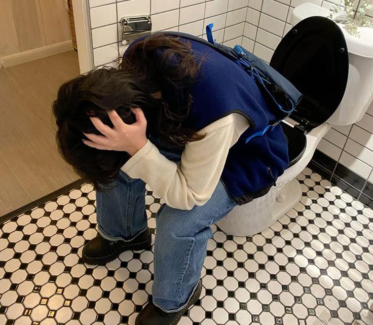 Nữ thư ký ngất xỉu khi đi vệ sinh, tưởng đột quỵ hóa ra suýt chết vì 