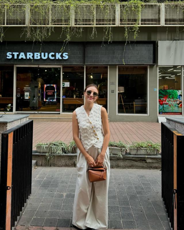 Hot mom Việt là 