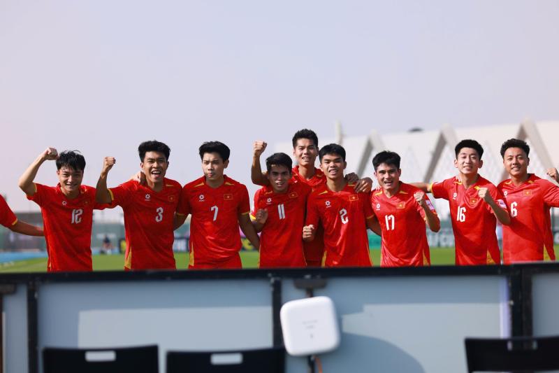 HLV Kim Sang-sik tạo kỷ lục 12 trận toàn thắng, U23 Việt Nam mạnh chưa từng thấy!- Ảnh 1.
