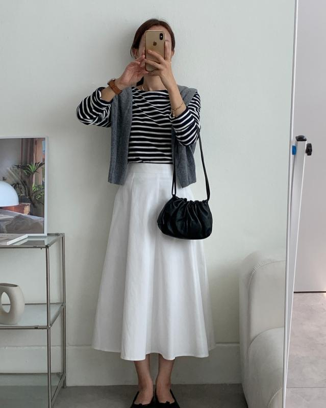 Người phụ nữ cao 1m53 có style rất sành điệu, hóa ra là nhờ 4 công thức diện đồ đơn giản mà tôn dáng- Ảnh 1.