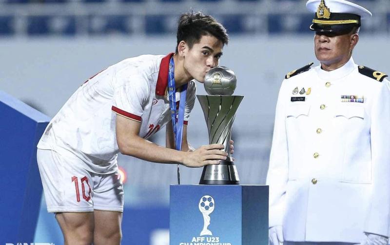 Profile đội trưởng U23 Việt Nam gây sốt U23 châu Á: Vào sân ghi bàn lạnh lùng, ngoài đời là 