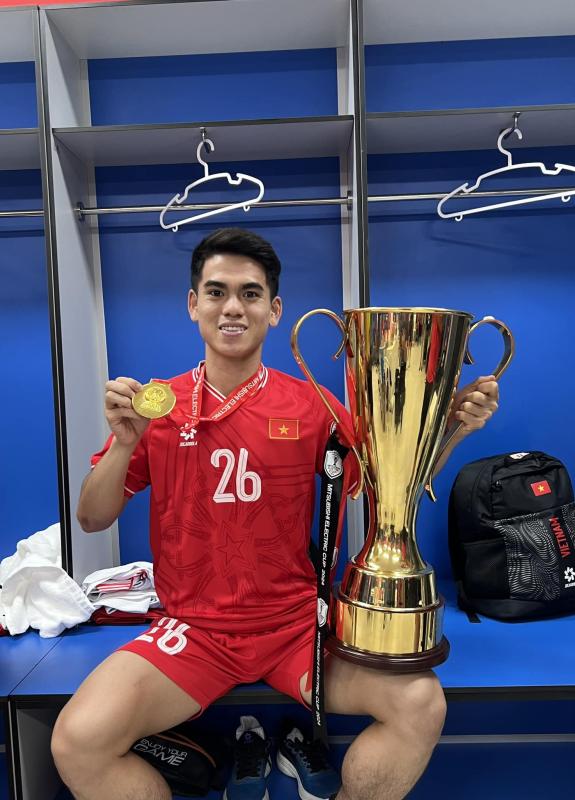 Profile đội trưởng U23 Việt Nam gây sốt U23 châu Á: Vào sân ghi bàn lạnh lùng, ngoài đời là 
