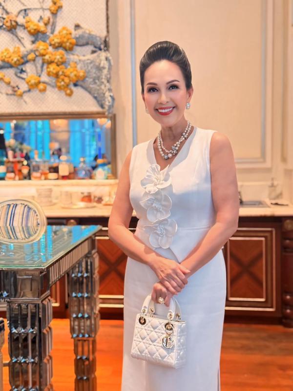 Mỹ nhân được đại gia yêu say đắm suốt 32 năm, tặng biệt thự hoành tráng, nhẫn kim cương- Ảnh 2.