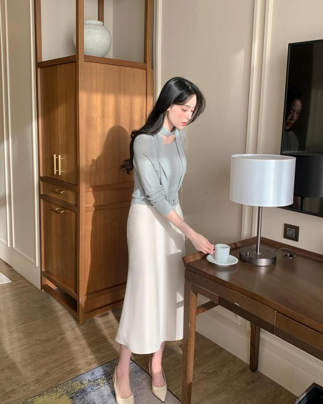 Mặc gì nếu theo đuổi style nữ tính: 5 món đồ diện lên sang trọng, không sợ 