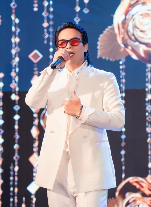 Vbiz có nam nhạc sĩ là giám đốc âm nhạc của loạt show quốc gia, hát 1 bài ai cũng biết nhưng mặt thì không nhớ nổi- Ảnh 6.