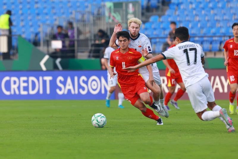 "Cái chân trái ma thuật" của Khuất Văn Khang khiến lưới U23 Kyrgyzstan rung lên bần bật- Ảnh 12.