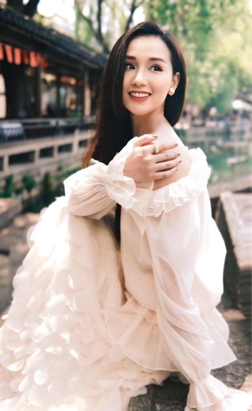 Nhan sắc bà chủ chuỗi siêu thị là "mỹ nhân phim giờ vàng VTV", sống trong biệt thự 60 tỷ ở Hà Nội- Ảnh 1.