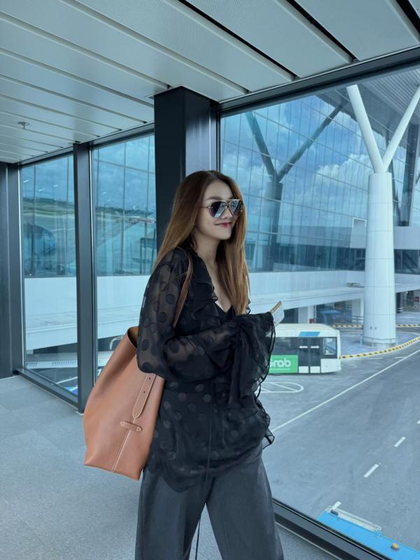 Tham khảo từ Phạm Thanh Hằng 4 mẫu áo dài tay đẹp hoàn hảo cho phụ nữ trên 40 tuổi- Ảnh 1.